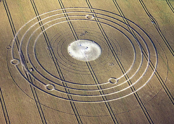 http://www.crop-circles.eu/images/crop-circles/4_5_systeme_solaire.jpg